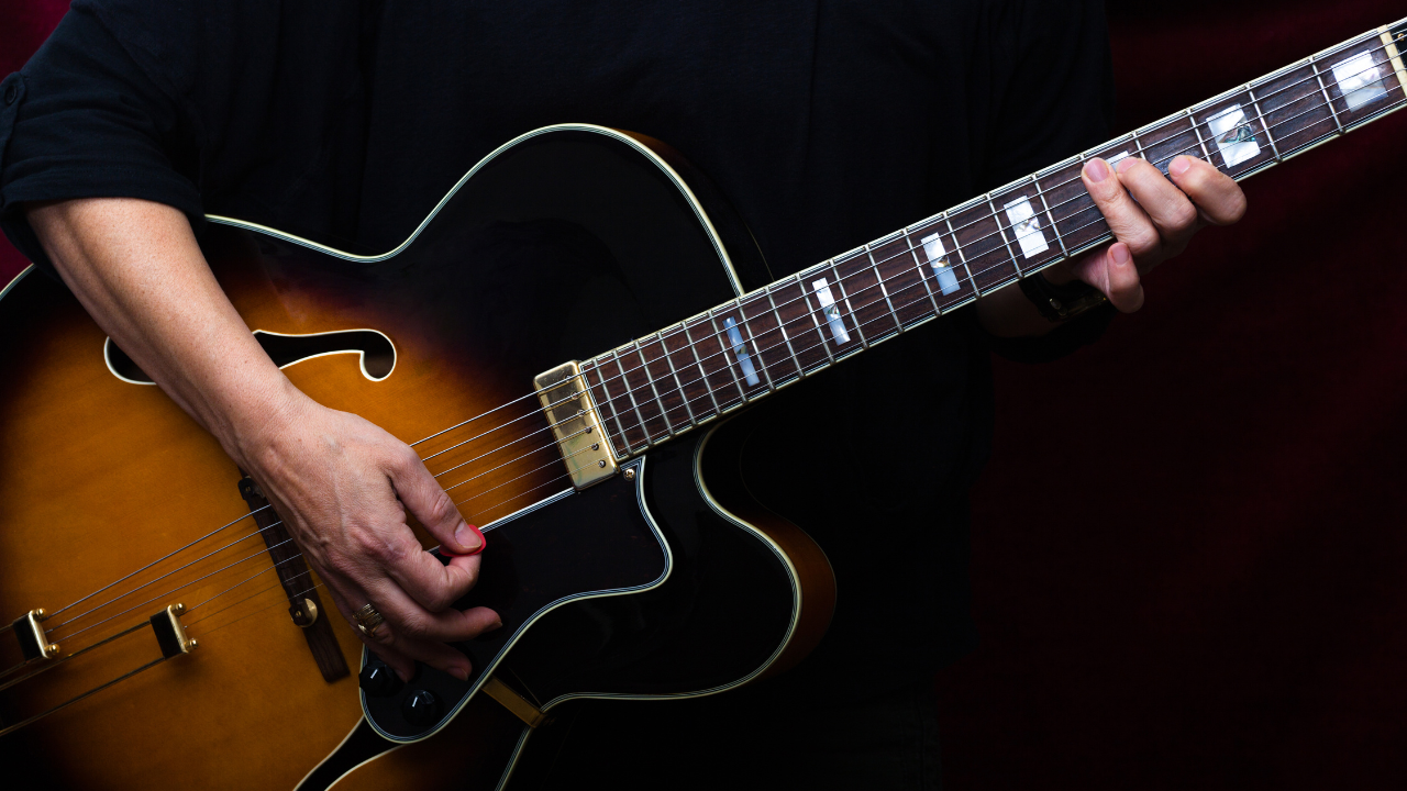 semi-hollow body guitar