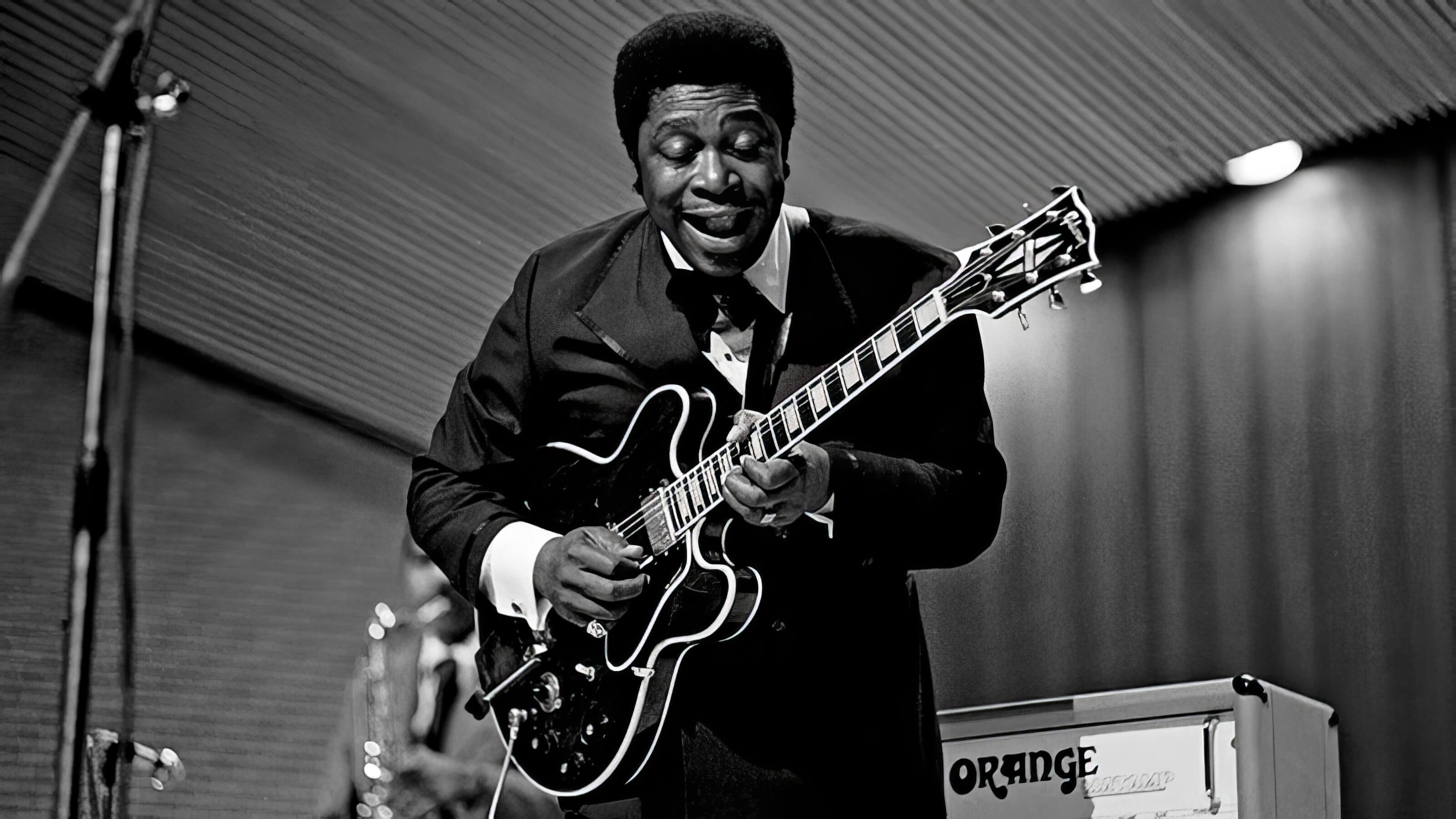 blues guitarist playing a blues solo