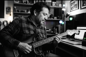 Guitar player with metronome